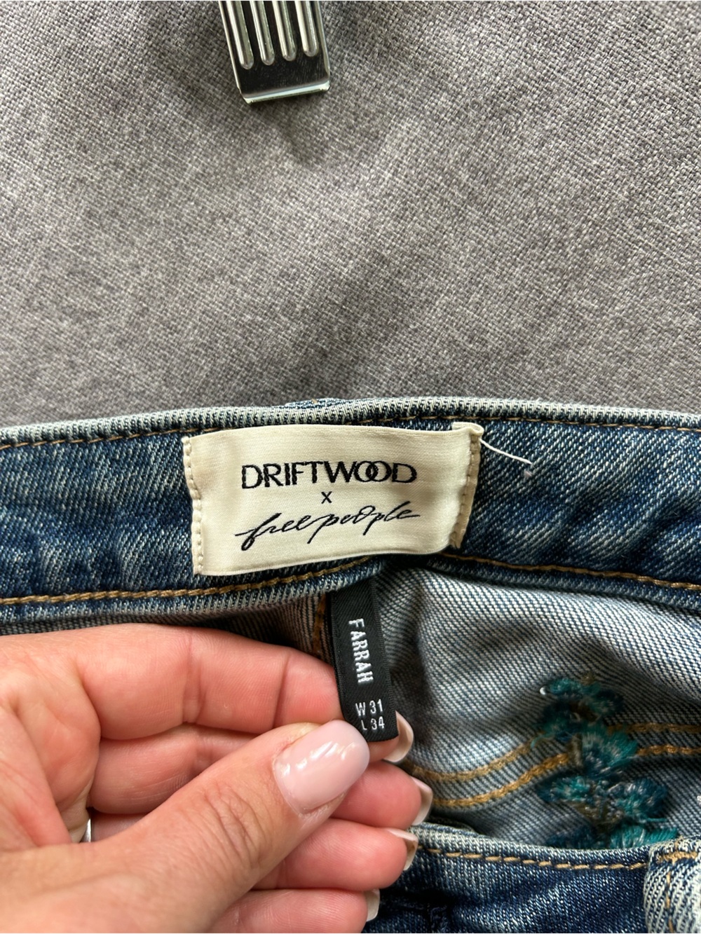 ▶️ Driftwood x Free People Embroidered Floral Crop Flare Jeans Womens 34 Boho - Picture 3 of 16